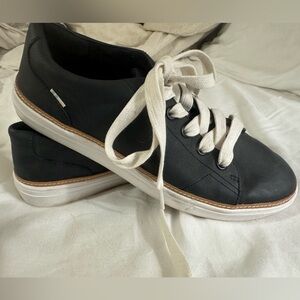 Tom’s Black and White Leather Tennis Shoes